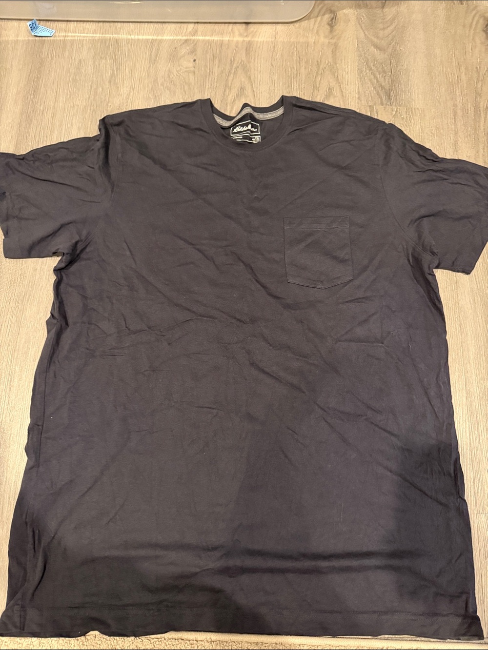 Eddie Bauer Men's Pocket Crew Tee in Navy